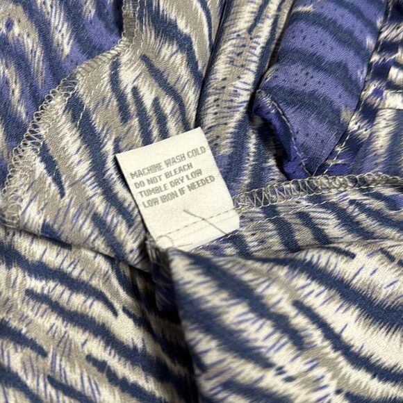Larsen Gray Women’s Blue Animal Print Bell Sleeve Tunic Size Medium - Picture 8 of 8